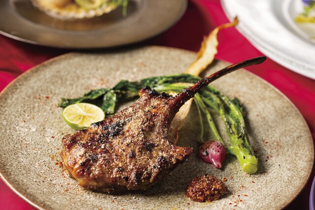 伊勢海老やラムチョップを堪能！丸の内の夜景を望む特別なXmasコースを『マンゴツリー東京』で