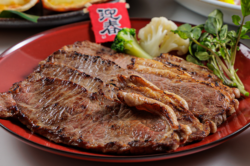 1/4｜蟹やステーキなど豪華料理が勢揃い！神戸三宮『トリコ』で新春