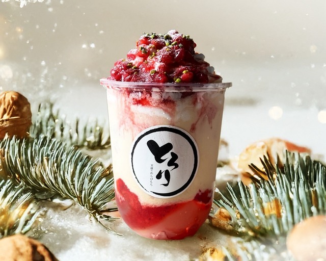 【12月限定】まるでケーキ！苺の果肉とピスタチオの「飲むクリスマスケーキ」販売『とろり天使のわらびもち』