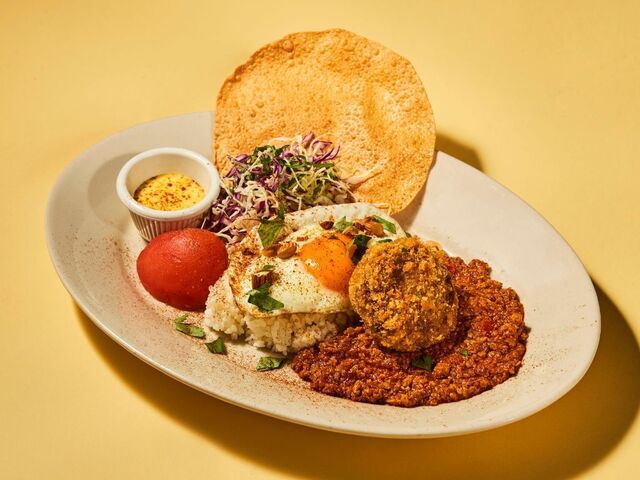 新宿｜メンチやタコスをトッピングした「シブヤライス」が登場！グランドメニューも刷新『WIRED CAFE』