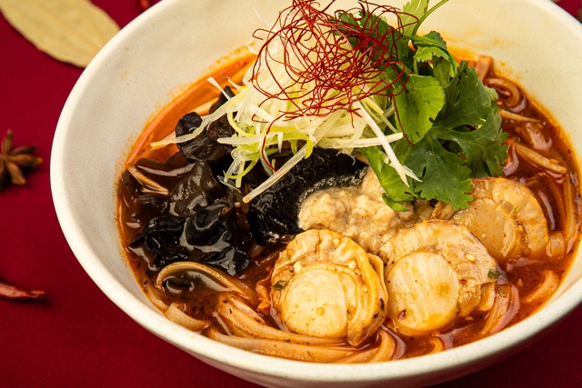 12/16〜｜北海道産ホタテが主役の麻辣湯に注目！フォー専門『COMPHO』の新作を紹介