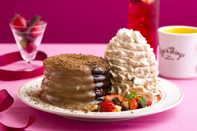 1/21〜｜甘酸っぱい苺がアクセント！バレンタイン限定「フォンダンショコラパンケーキ」に注目『Eggs'n Things』