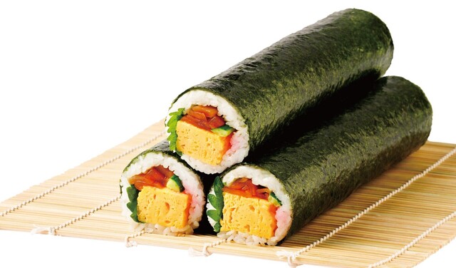 【予約受付中】店舗で手巻きする「恵方巻」は出汁を効かせた玉子が主役。『資さんうどん』