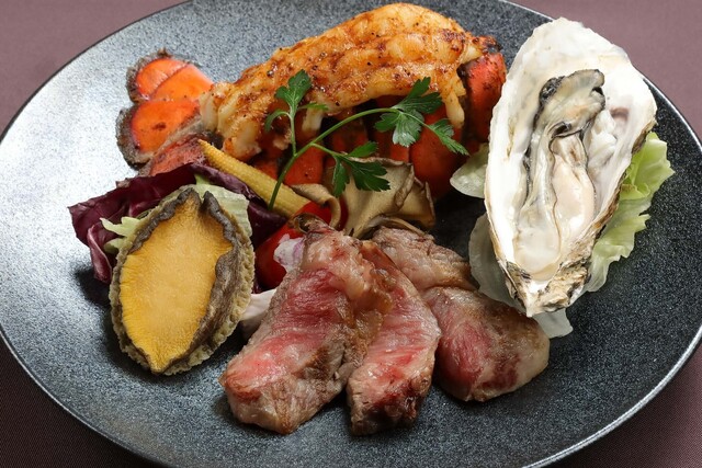 大阪｜ロブスター＆和牛が贅沢の極み！『ベンジャミンステーキハウス』に新コース登場。2/16〜