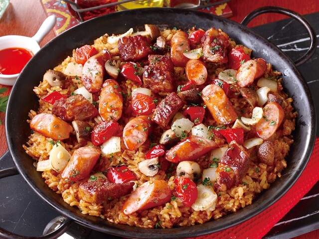 3/4〜｜ゴロっと牛ステーキで食べ応え抜群！ピリ辛チョリソーがクセになる『ビバパエリア』