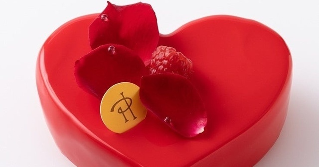 3/14まで｜『ピエール・エルメ・パリ』を象徴する「イスパハン」などがハート型になって登場