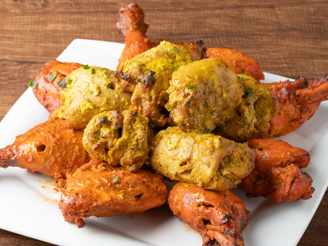 3/23〜｜総重量2kgで満腹必至！スパイシーなメガ盛りチキンが今だけ1000円引き！富山『サントシ』