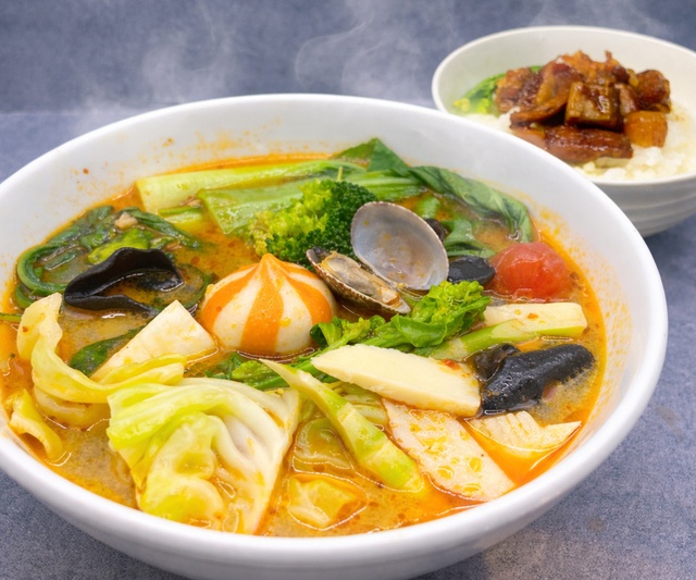 梅田｜旬の春野菜たっぷり！麻辣湯とミニルーローハンのランチセットが登場『菜彩麻辣湯』