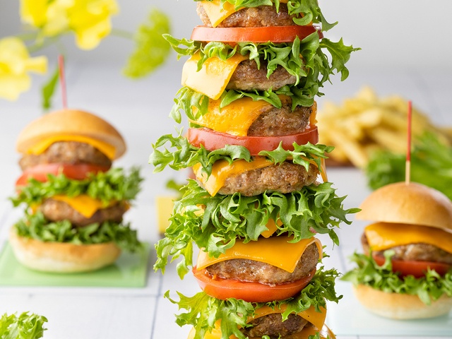 〜6/30｜注目は平日限定の「お好みバーガー」！春夏ビュッフェ開催『東武ホテルレバント東京』