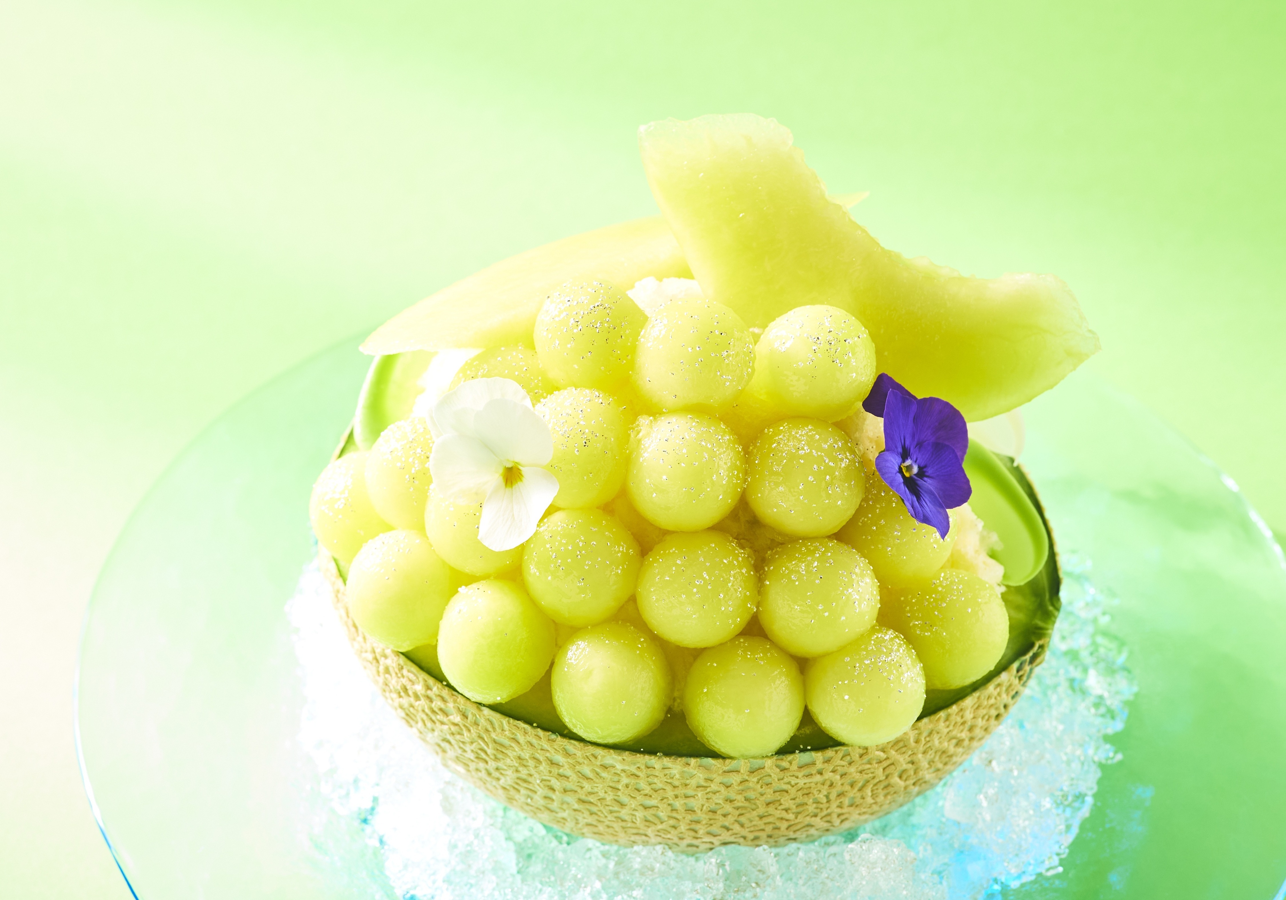 黒*ん様 【 まるごとメロンのかき氷スイーツセット 】 7/1〜｜メロン丸ごと1玉を使用！ごろごろフルーツのご褒美かき氷が登場