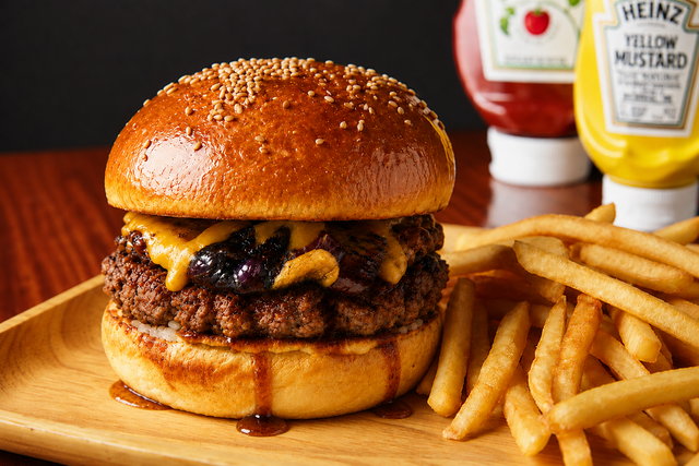 六本木｜最高級和牛と揚げナスの共演！生姜の効いた特製バーガー『BURGER REVOLUTION TOKYO』