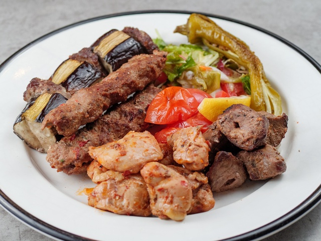 【7/31まで】ビールが111円！ケバブが名物のトルコ料理店｜浜松町『YUSRA'S KITCHEN』