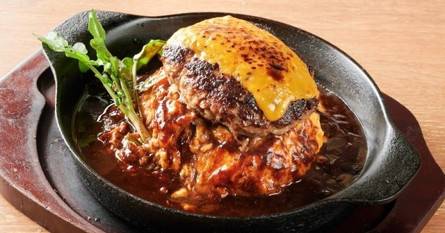 〜8/31｜オムライス注文でソフドリ1杯無料！『肉とたまご』が新橋にオープン