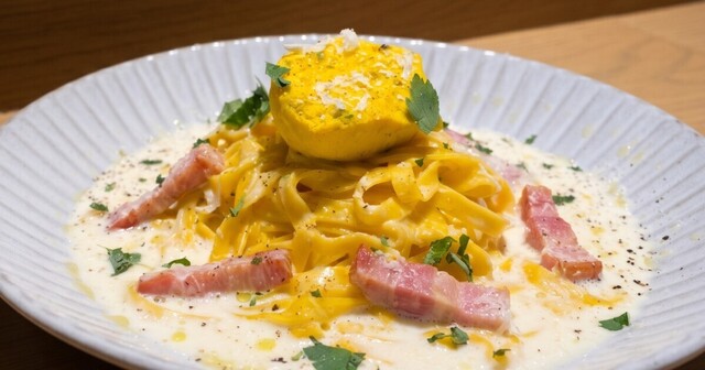 〜10/31｜麺もソースもカボチャづくし！ハロウィン限定クリームパスタ『pasta stand』