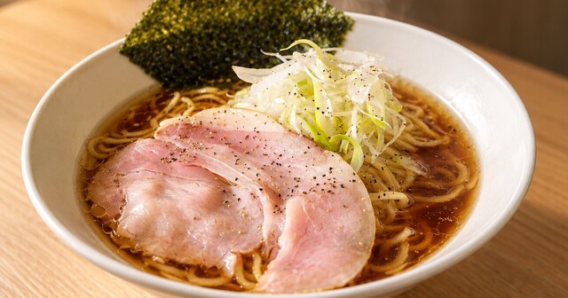 汐留｜ランチ限定！秋が旬のカツオ出汁を使った芳醇な「醤油ラーメン」が新登場！『伊太そば』