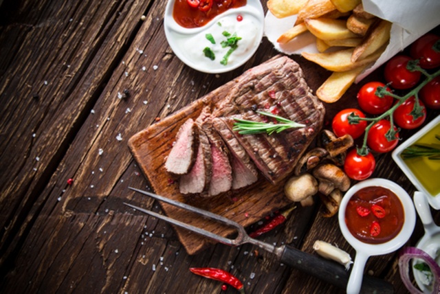 【梅田編】うまみのつまった肉汁に舌鼓！大阪、梅田の熟成肉のおいしいバル3選