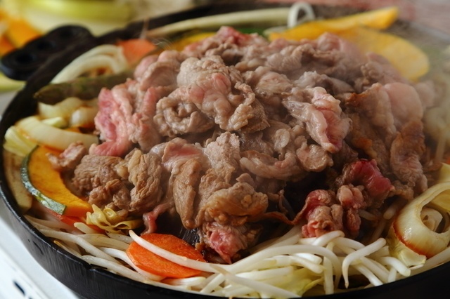 厚切りお肉や秘伝のタレでいただく！恵比寿周辺のジンギスカン食べ放題の店3選