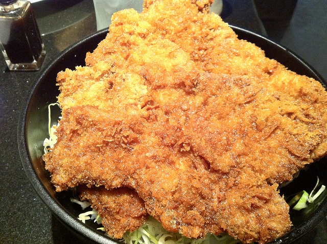 【大食い集合】カツ丼からカレー、ちゃんぽんまで！兵庫でデカ盛り料理が楽しめるお店4選