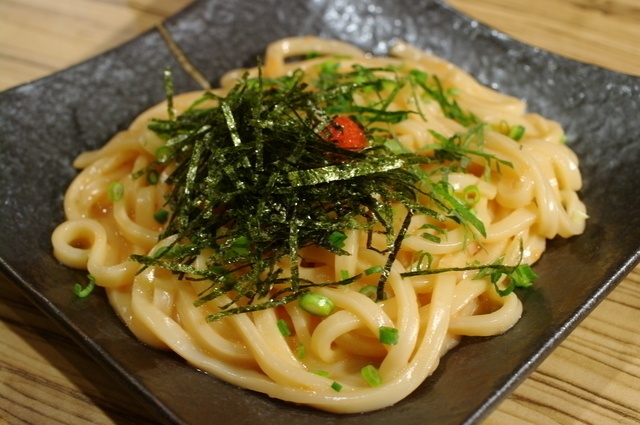 ちゃんぽん風にカルボナーラ風も！新宿で創作うどんが楽しめるお店4選