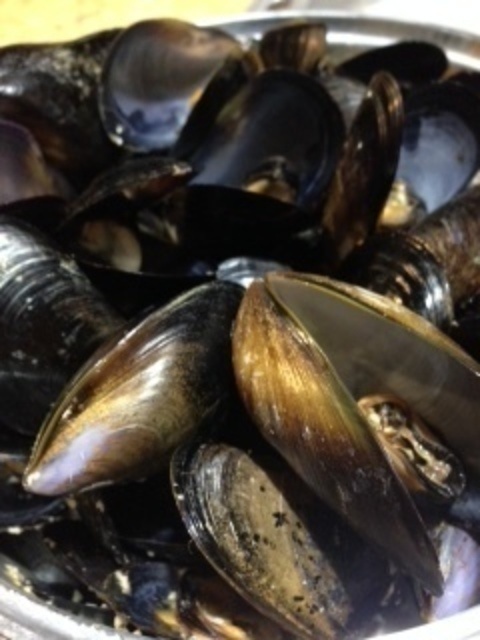 国産ムール貝と生ハムを堪能するなら、C by favyへGO!