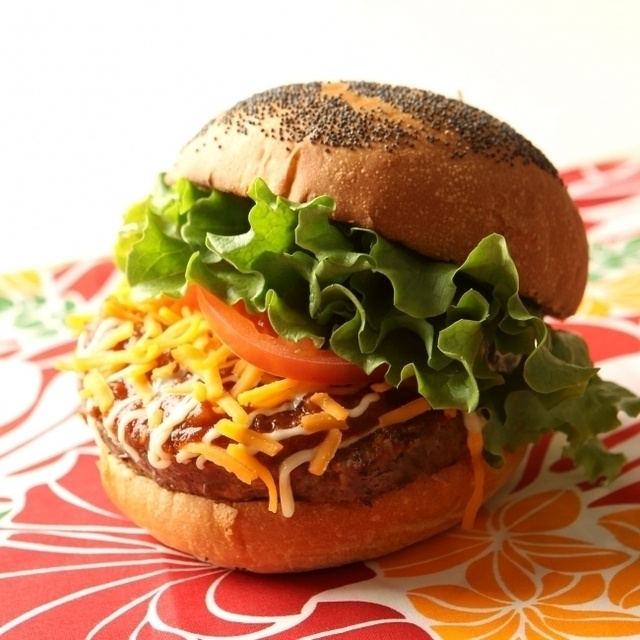 沖縄初上陸！ハワイで人気のハンバーガーショップが4月25日沖縄にOPEN！