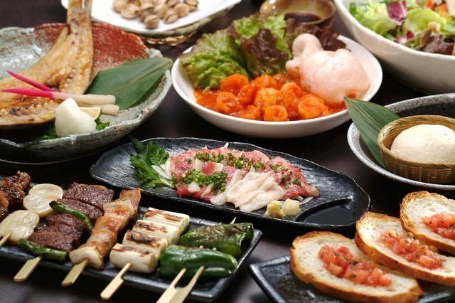 梅田グルメ12選！ねぎ焼発祥の名店にバーガー日本一の「切ったやつ」も
