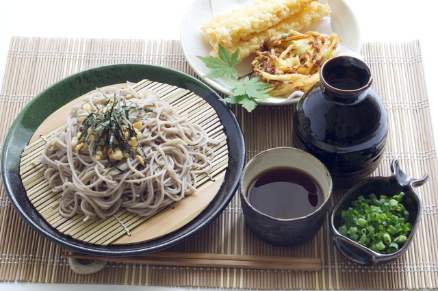 【六本木】あの名監督ゆかりのそば屋や豪華ウニのせそばまで!!駅周辺でおそばが楽しめる店4選