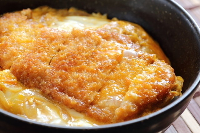 新宿で食べたい「かつ丼」7選！高コスパ1杯800円台からとんかつ専門店の黒豚かつ丼まで