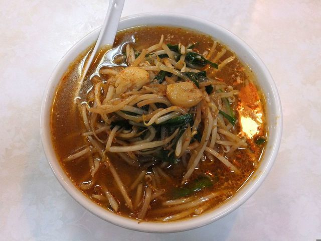【東京駅チカ】ドロッと濃厚！アツアツピリ辛の担々麺を楽しめるお店3選！