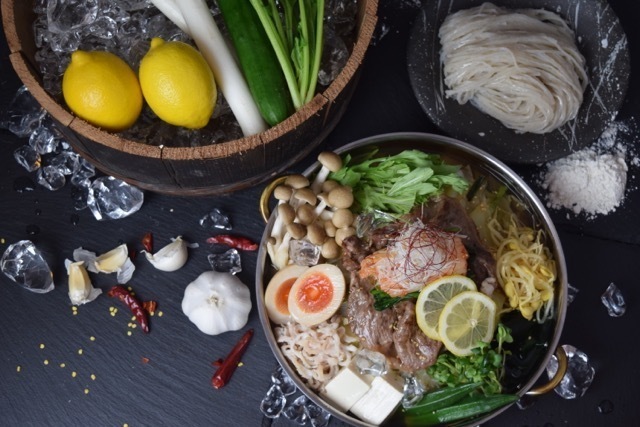 爽快な冷麺と辛ウマのピビン麺を一緒に食べる冷た～いお鍋!? 大阪の超有名もつ鍋専門店で『極 肉冷麺鍋』を食べてきた‼