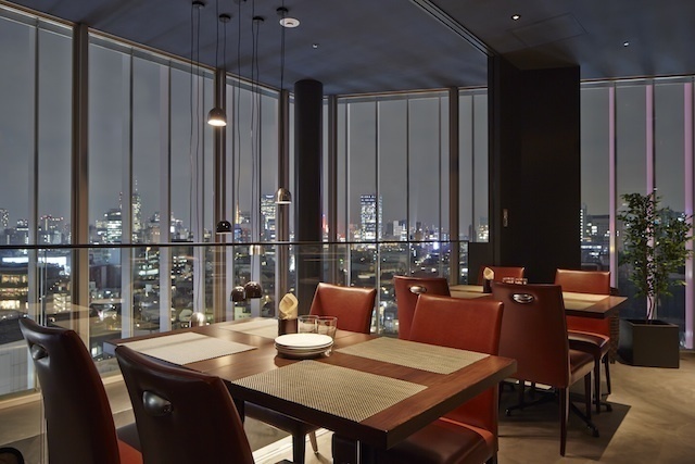 【ニューオープン】原宿の摩天楼でステーキを食べる。ユニマットグループの新業態「SIXMARS Steak&Bar（シックスマーズ ステーキ＆バル）」が、キュープラザ原宿に3月27日オープン