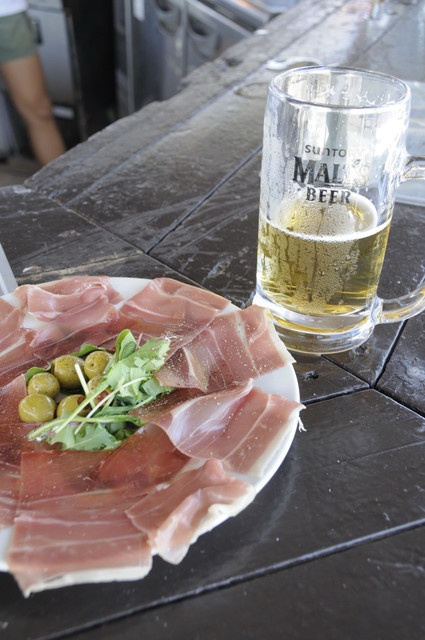 好相性はどれ? 平塚で探した各国別・生ハムの食し方3選