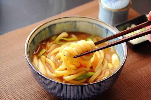 【新宿駅】ボリュームたっぷりカツがのったカレーうどん専門店も！駅周辺のうどん屋5選