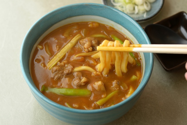 三軒茶屋で“カレーうどん”が楽しめるお店4選！他にはない洋風チーズカレーやたっぷりお肉も