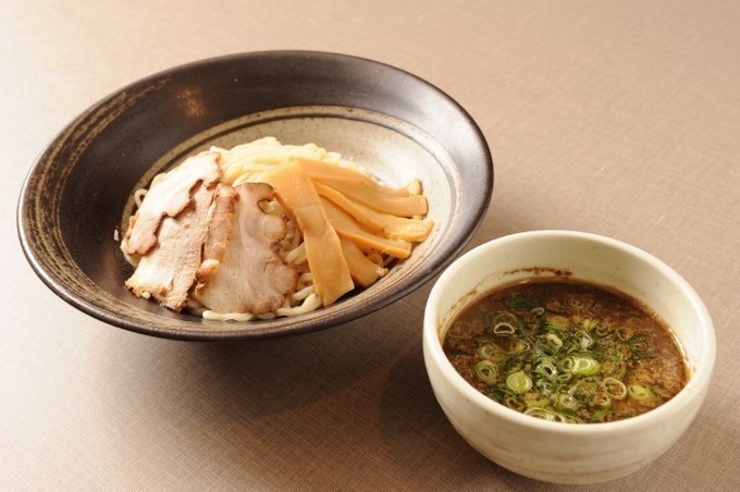 濃厚スープとパツパツ細麺がマッチ！厳選された国産豚骨にこだわる