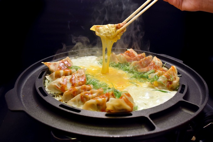 上野】ジンギスカンやとろ〜りチーズ餃子も！『木村屋本店』が「5種の