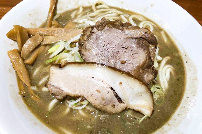 あっさり」か「濃厚」か。東京で食べる津軽煮干しラーメンの嬉しくも