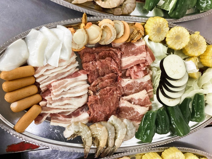 出水駅近く『鶴丸会館』の屋上ビアガーデンは9/30まで！グラス底から