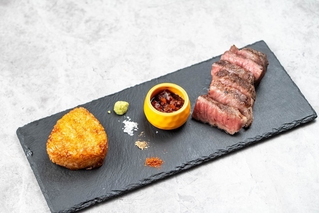 アドホック新宿のレストラン『新宿ステーキ』の料理