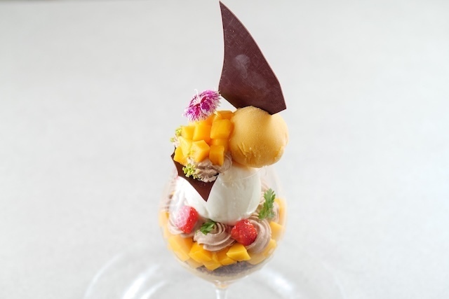アドホック新宿のレストラン『コヨイノパフェ(スタンド)』のパフェ