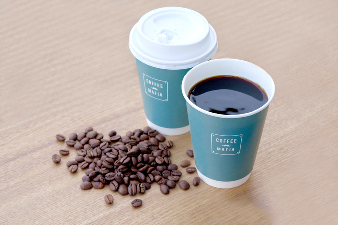 紀伊國屋書店 新宿本店周辺のカフェ『coffee mafia 新宿』のコーヒー