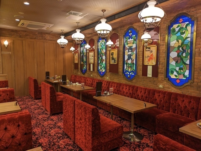 紀伊國屋書店本店周辺のカフェ『珈琲西武 本店』の内観