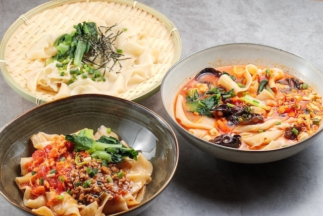 汐留芝離宮ビルディングのフードホール『手打ちビャンビャン麺荘古都』の料理