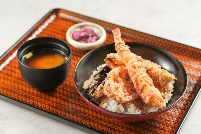 自由劇場周辺のランチ『米ぷら』の料理