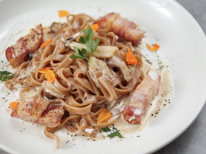 玄米麺を使ったNew Yorkカルボナーラ