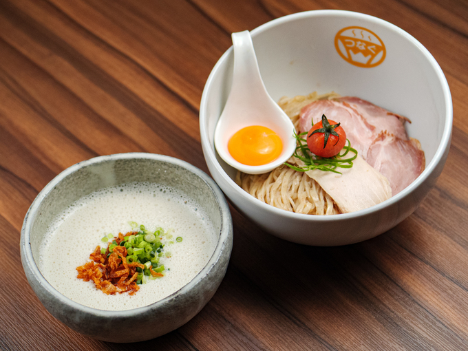 汐留横丁　ラーメン店『Ramen 塩と貝つなぐ』
