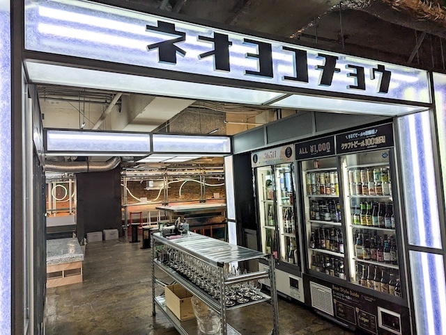 新宿のワイン飲み放題『ワイン365』が入る、reDine新宿の内観