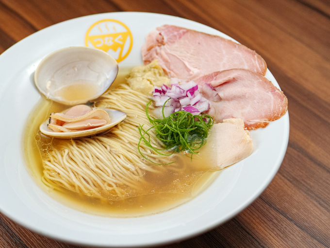 汐留横丁　ラーメン店『Ramen 塩と貝つなぐ』