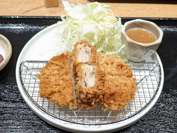 汐留芝離宮ビルディングのフードコート『キムカツはなれ』の料理