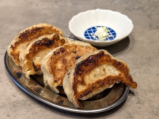 札幌・4PLA地下にある『ODORiBA大通バル』に入店する『SAPPORO餃子製造所』の料理